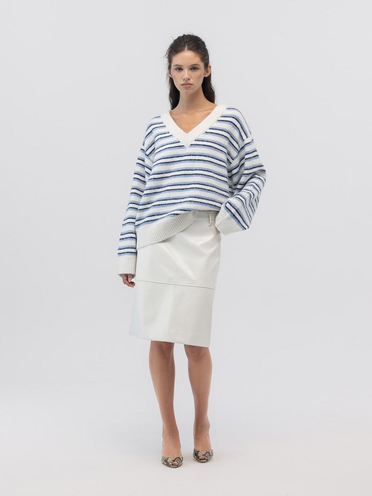 글로니(GLOWNY) MELLOW V-NECK STRIPE KNIT (IVORY STRIPE)