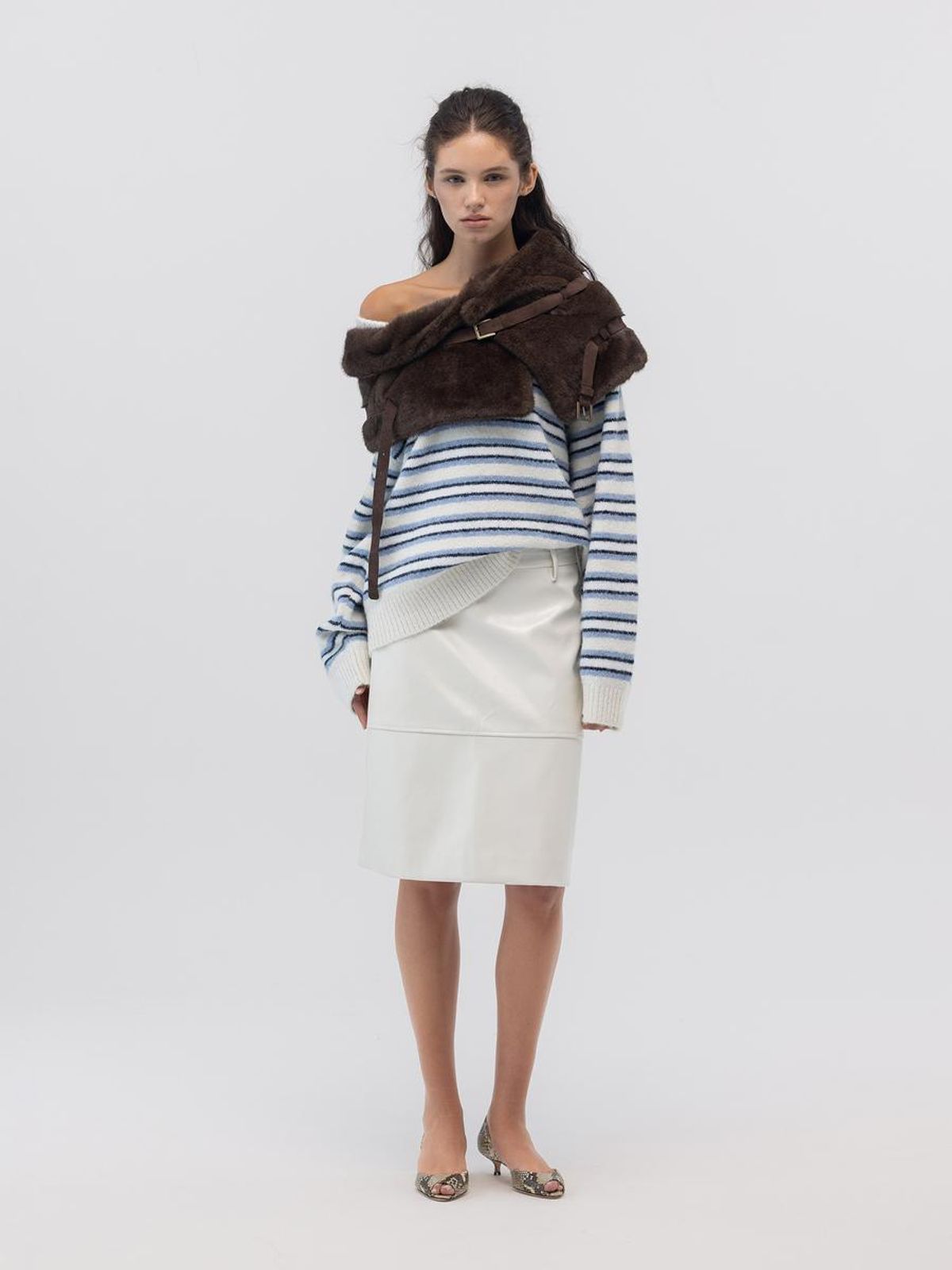 글로니(GLOWNY) MELLOW V-NECK STRIPE KNIT (IVORY STRIPE)