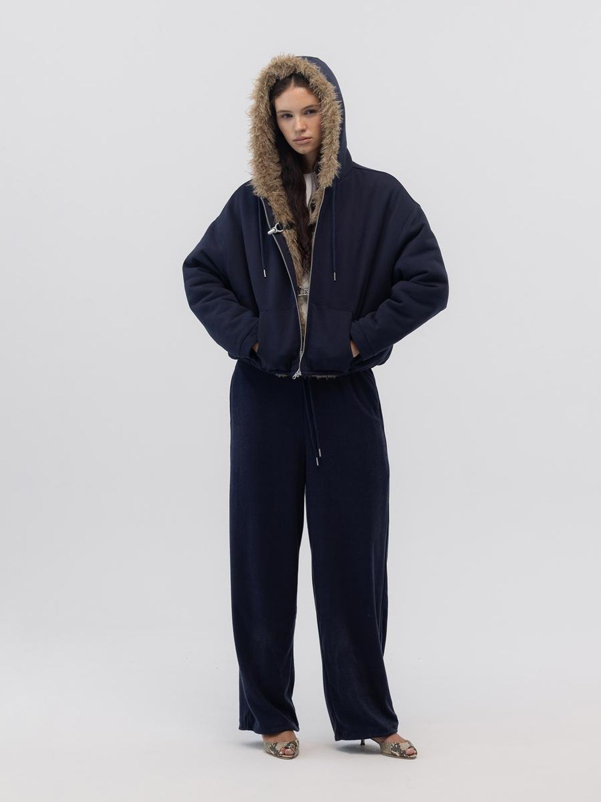 글로니(GLOWNY) FLURRY REVERSIBLE FUR JACKET (NAVY)