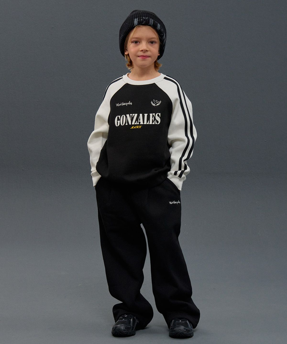 마크곤잘레스 키즈(MARK GONZALES KIDS) 곤잘레스 라글란 테이프 맨투맨_블랙_MG54TM07BK
