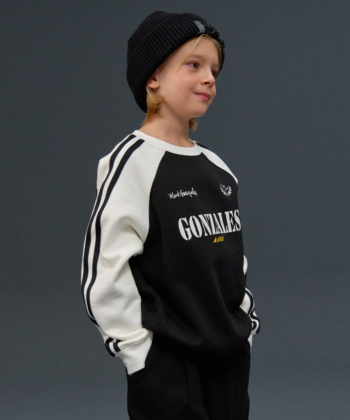 마크곤잘레스 키즈(MARK GONZALES KIDS) 곤잘레스 라글란 테이프 맨투맨_블랙_MG54TM07BK