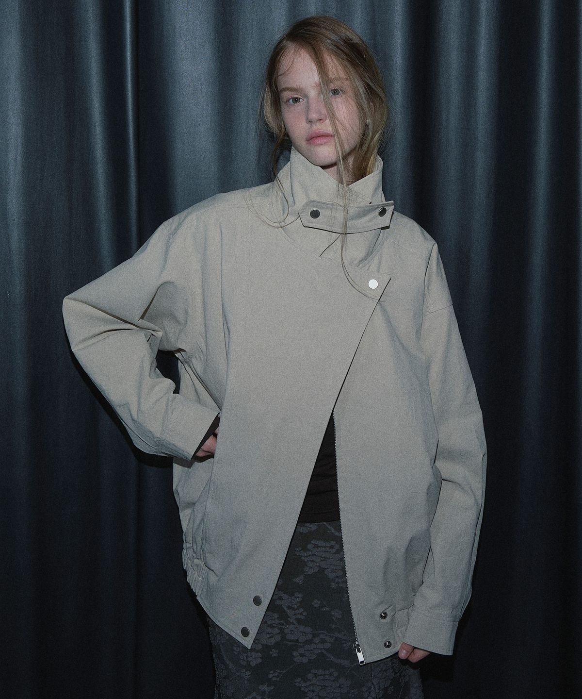 마가린핑거스(MARGARIN FINGERS) HIGH-NECK COTTON BOMBER JACKET (LIGHT BEIGE)