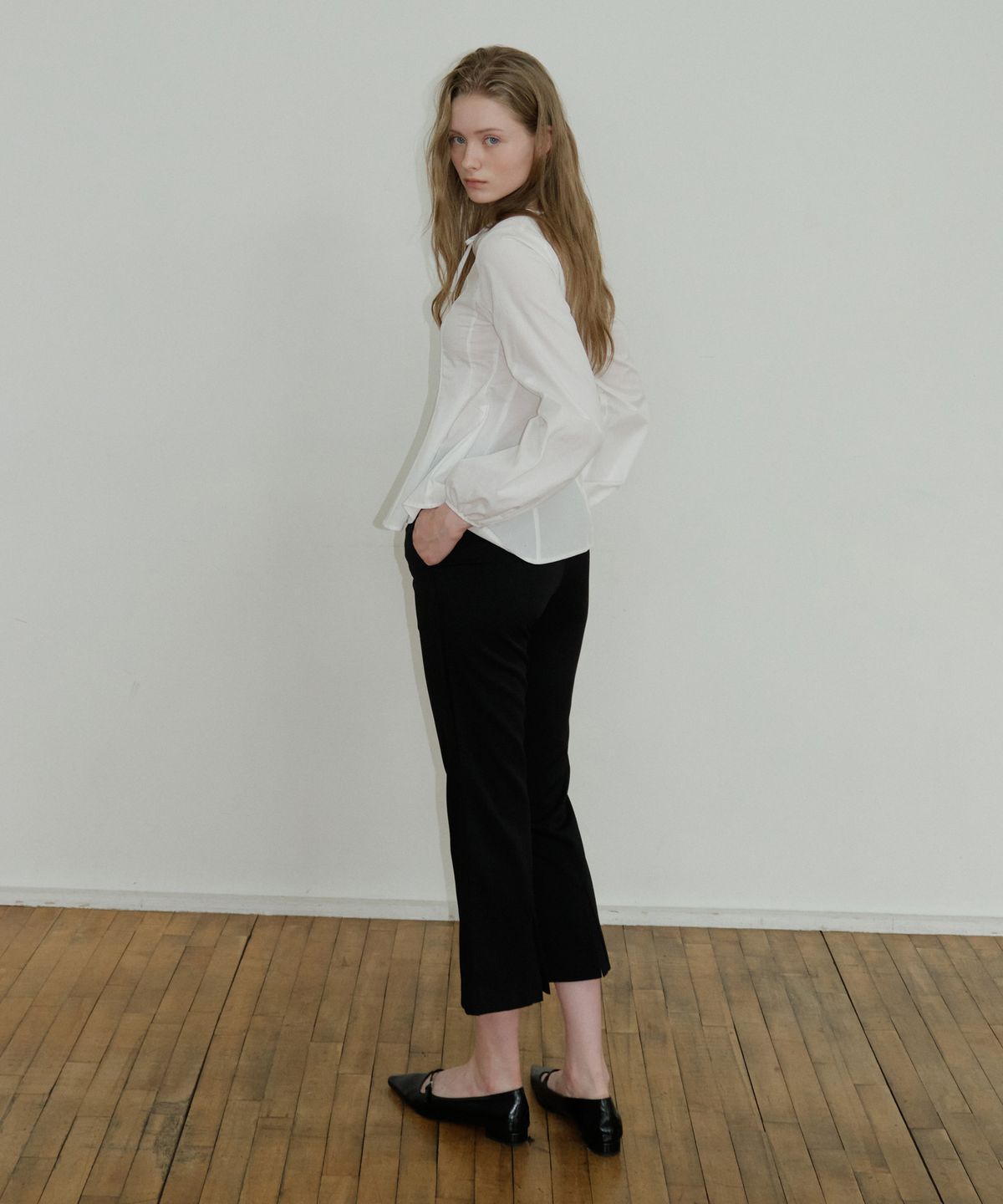 리올그(REORG) PAP FLARE SLIT BLOUSE WHITE