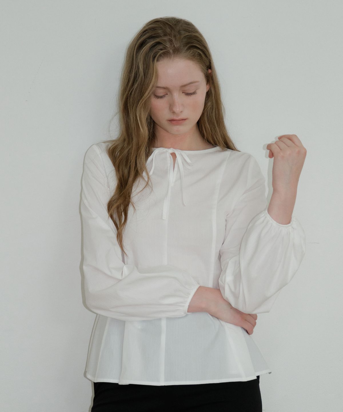 리올그(REORG) PAP FLARE SLIT BLOUSE WHITE