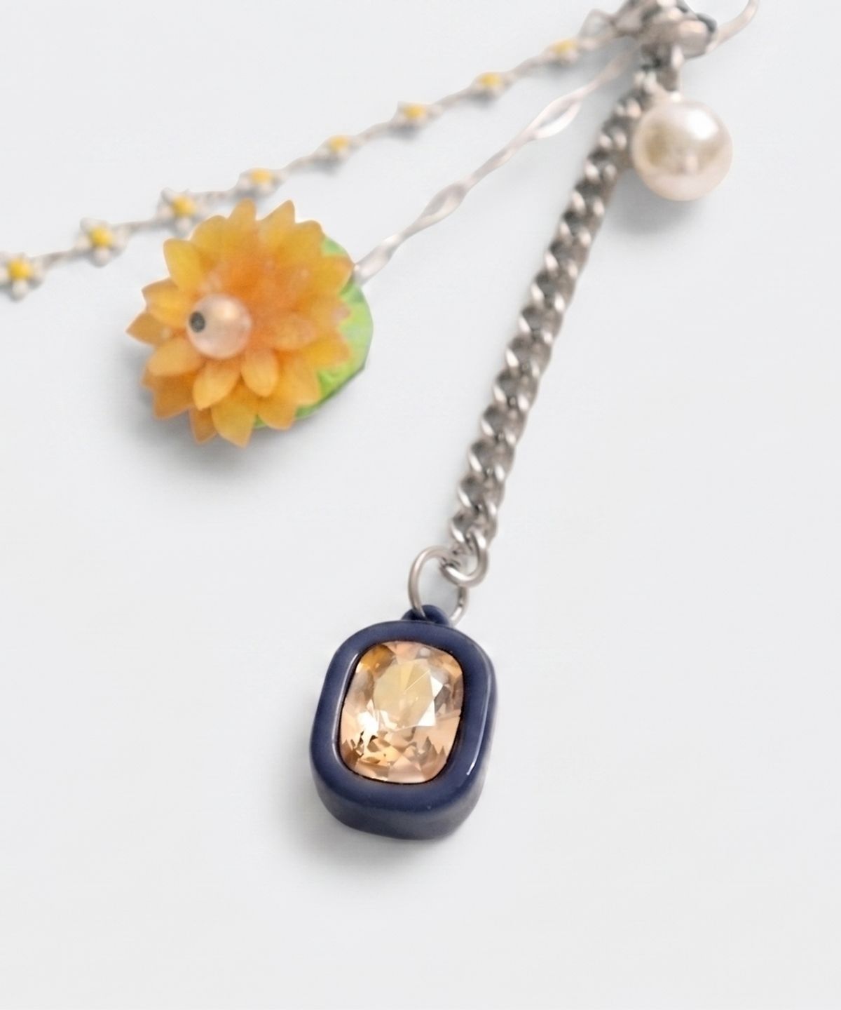 봉보(BONBEAU) Vintage glass flower chain key ring 아크릴 글라스 꽃 데이지 체인 스와로브스키 참 가방 파우치 키링