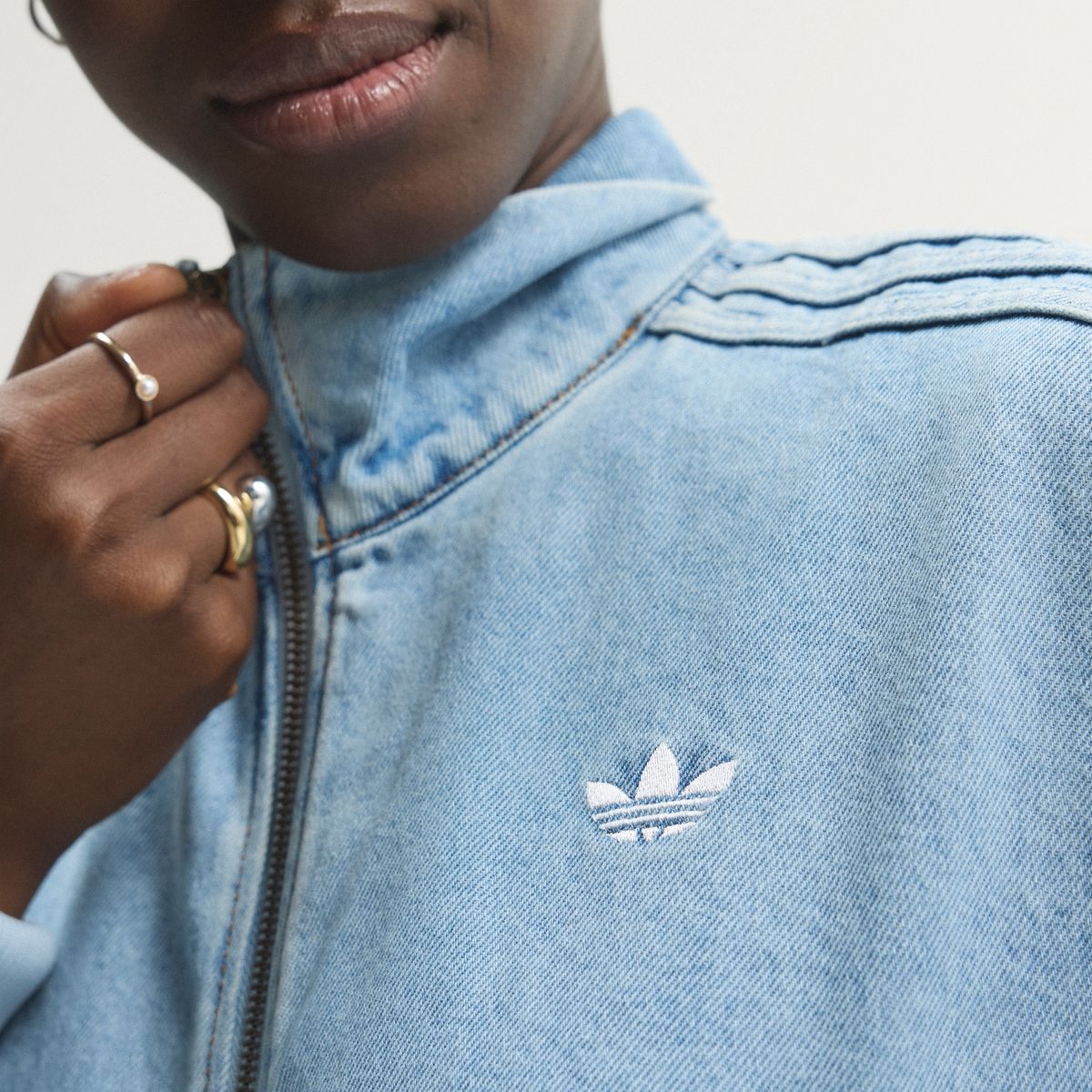 아디다스(ADIDAS) 파이어버드 데님 트랙탑 - 라이트블루데님 / KQ6492