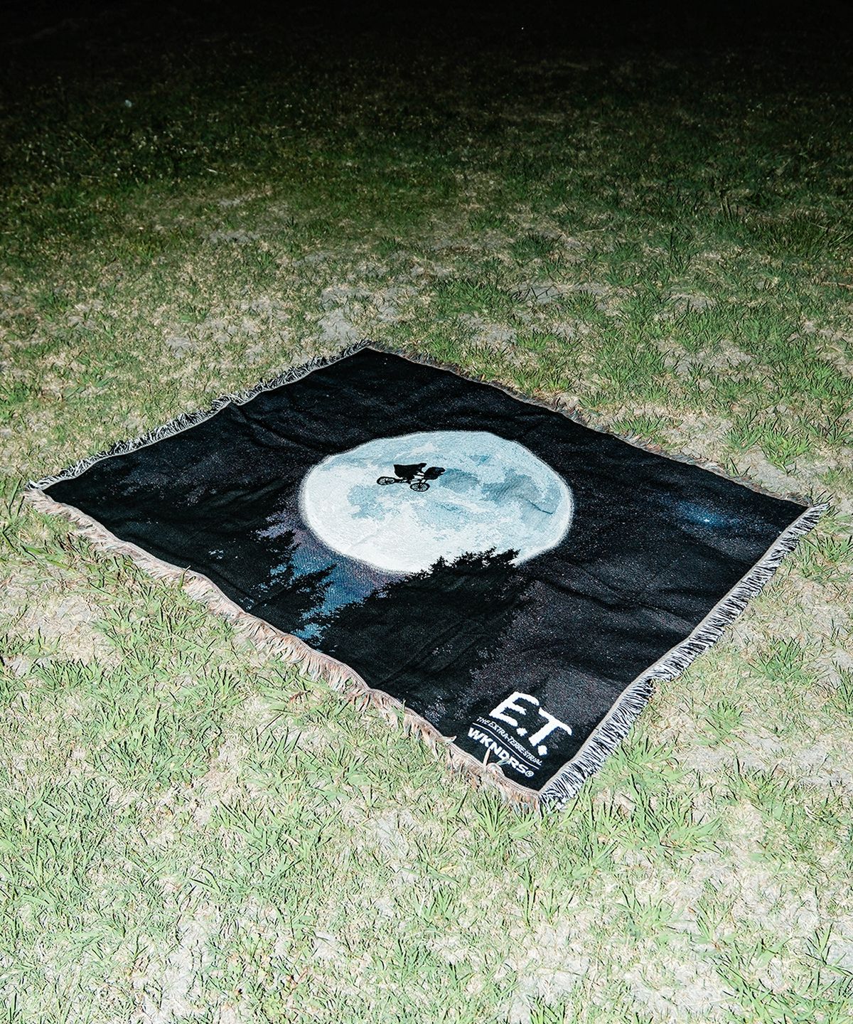 위캔더스(WKNDRS) WKNDRS x E.T. BLANKET (NAVY)