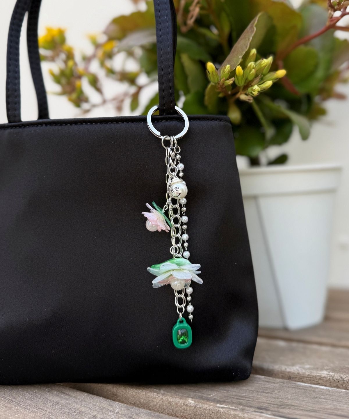 봉보(BONBEAU) Blooming glass flower chain key ring 아크릴 글라스 플라워 진주 체인 스와로브스키 참 가방 파우치 키링