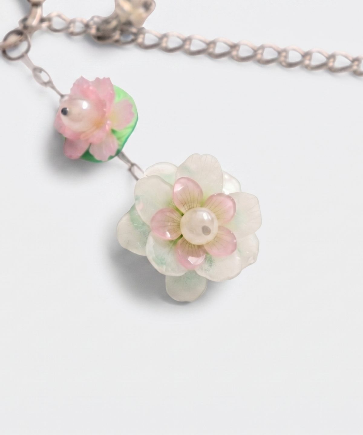 봉보(BONBEAU) Blooming glass flower chain key ring 아크릴 글라스 플라워 진주 체인 스와로브스키 참 가방 파우치 키링