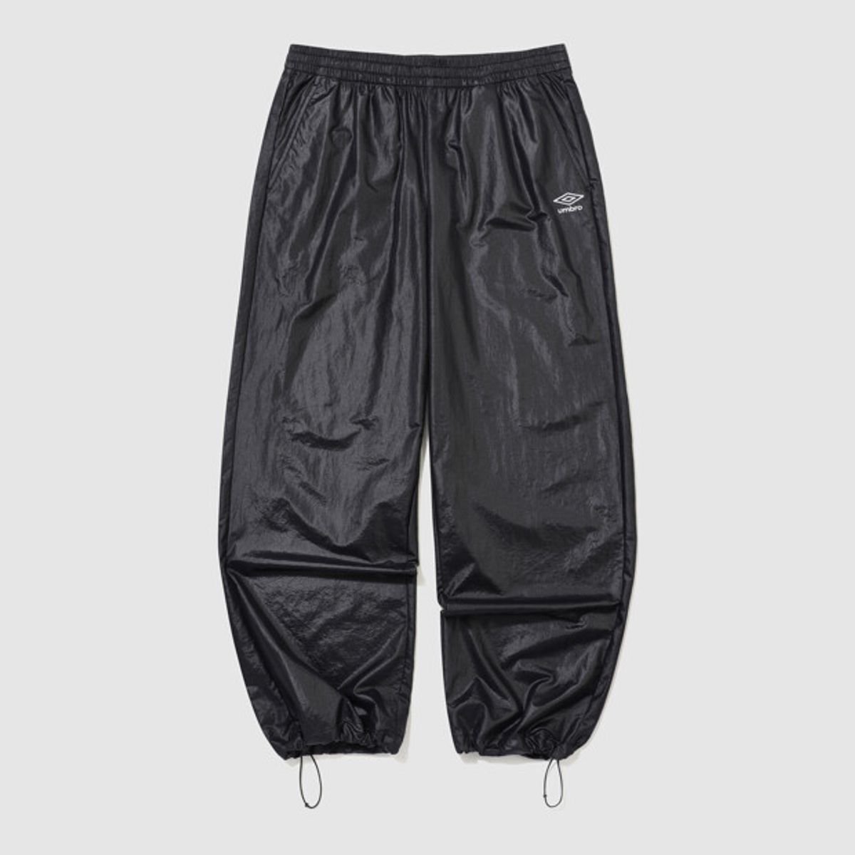 엄브로(UMBRO) 클래식 우븐 조거 & 스트레이트 2WAY 팬츠 블랙 유광 UR323CPT93