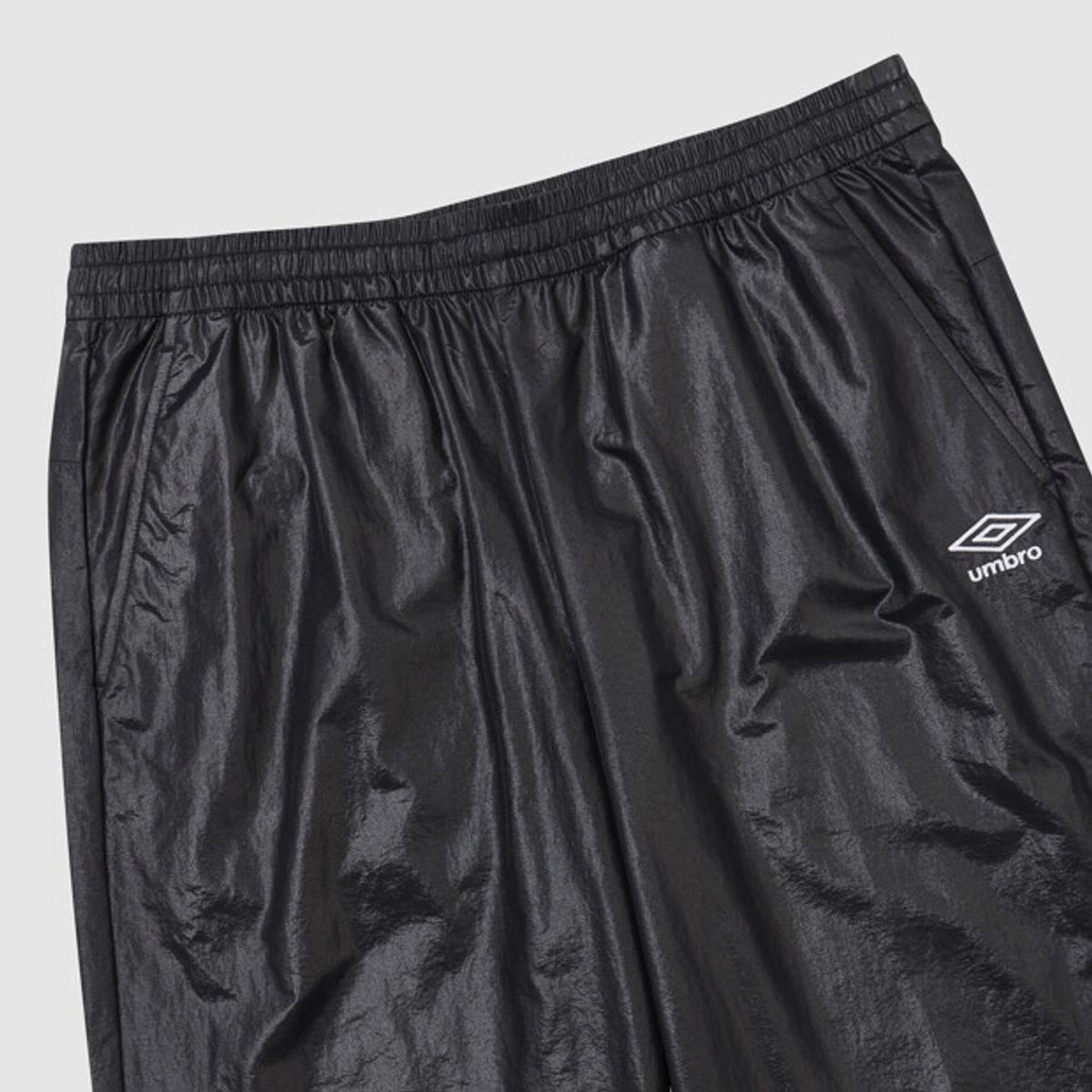 엄브로(UMBRO) 클래식 우븐 조거 & 스트레이트 2WAY 팬츠 블랙 유광 UR323CPT93
