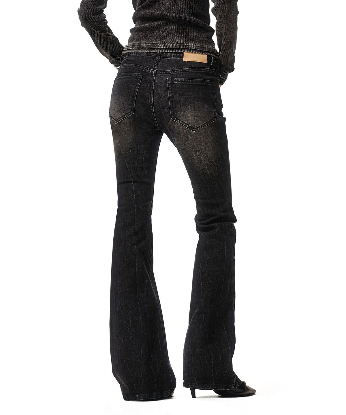데케트 우먼(DECET WOMEN) Crinkle Washed Low Rise Slim Flared Jeans DCWPT035BLACK