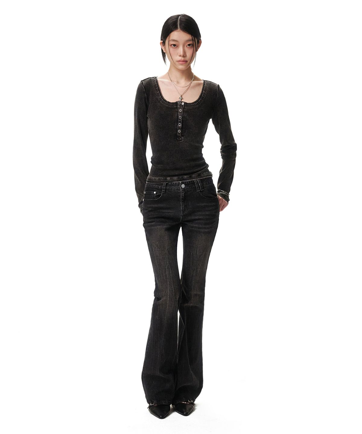 데케트 우먼(DECET WOMEN) Crinkle Washed Low Rise Slim Flared Jeans DCWPT035BLACK