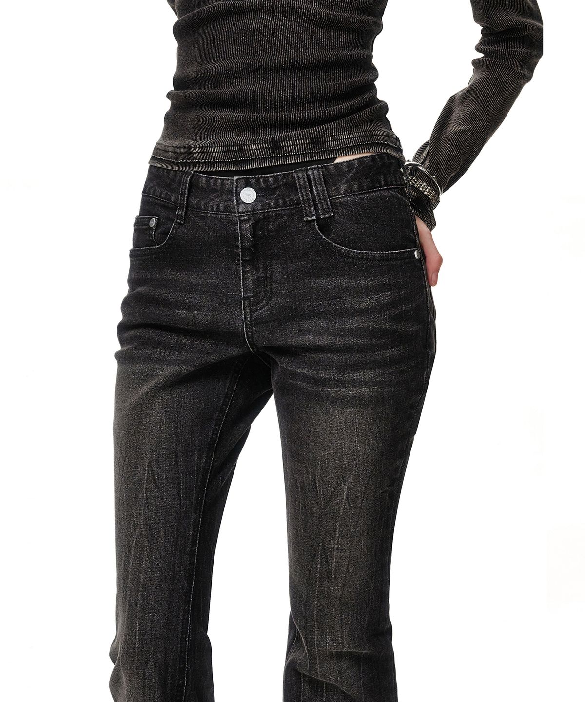 데케트 우먼(DECET WOMEN) Crinkle Washed Low Rise Slim Flared Jeans DCWPT035BLACK