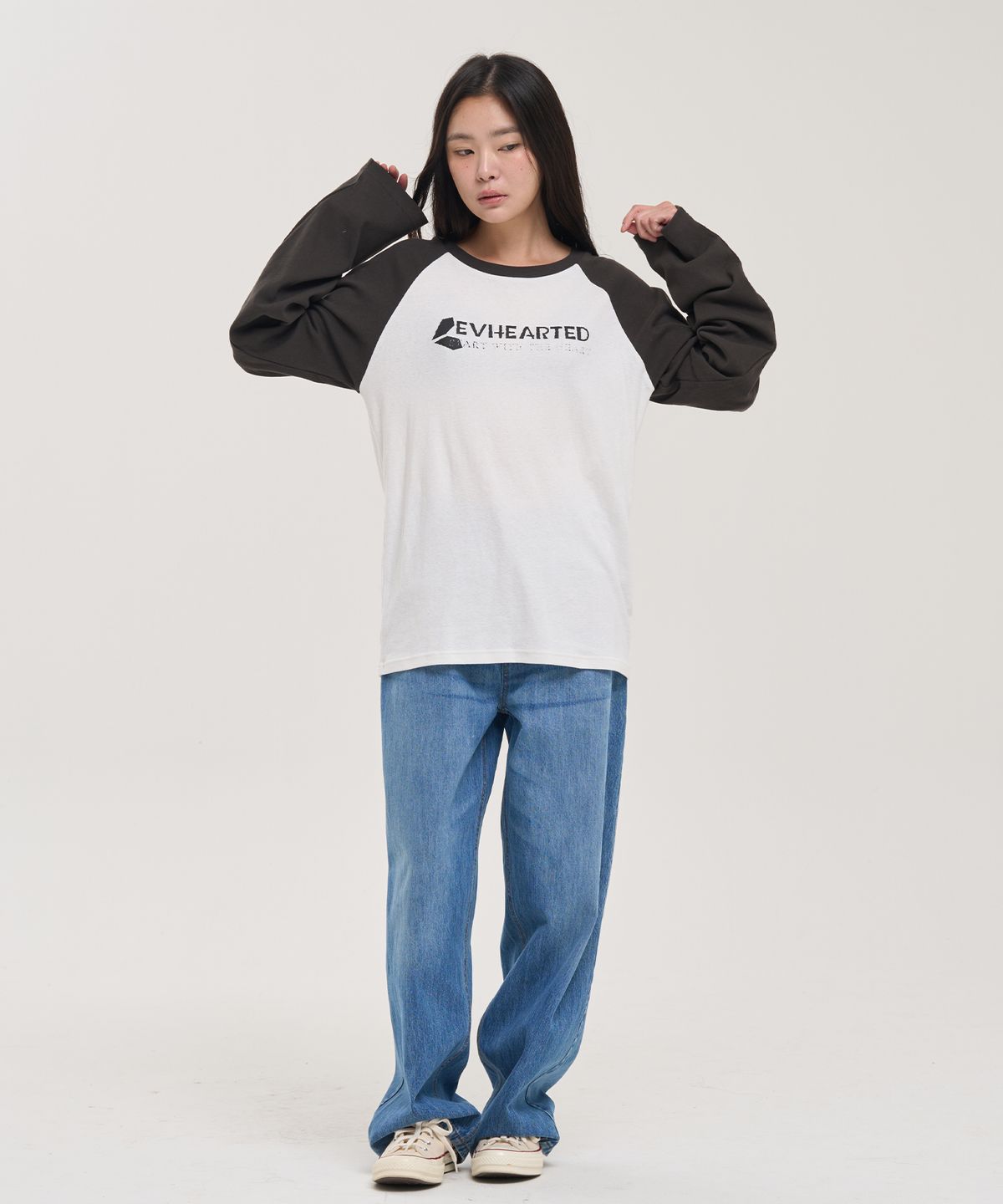 레브하티드(LEVHEARTED) 테이크 래글런 티셔츠 - 아이보리