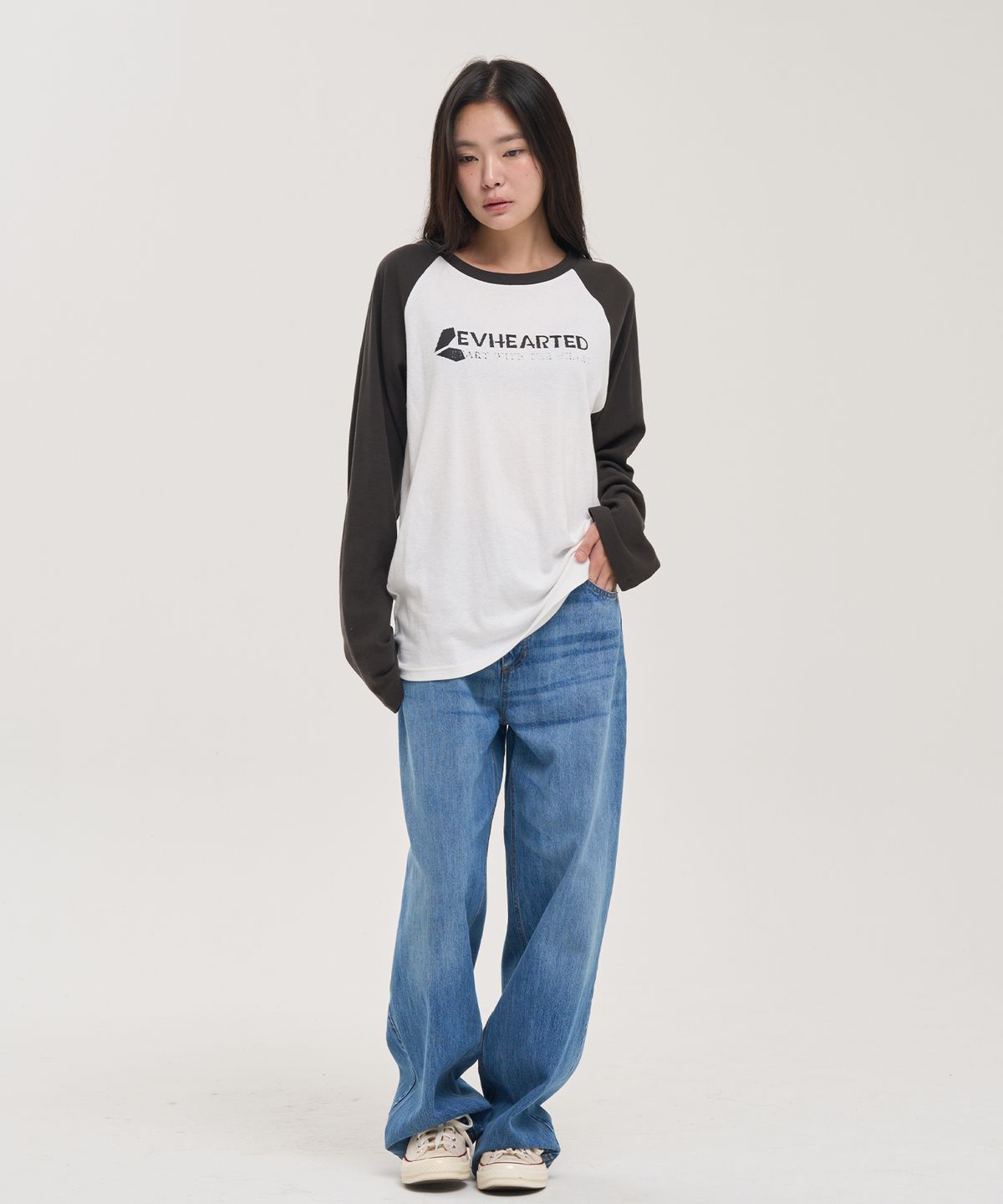 레브하티드(LEVHEARTED) 테이크 래글런 티셔츠 - 아이보리
