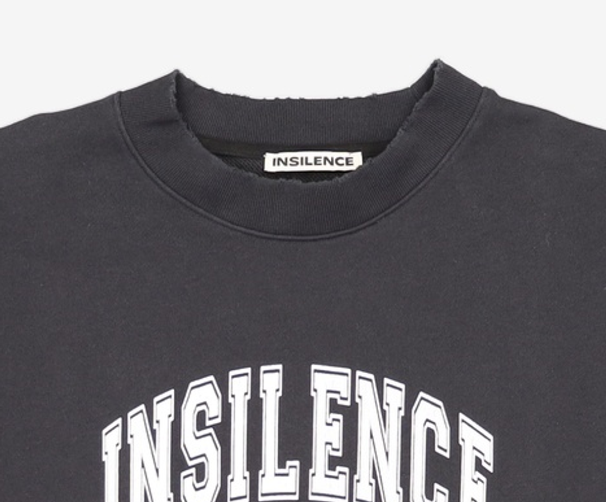 인사일런스(INSILENCE) [UNISEX] 엠블럼 오버핏 스웨트셔츠 WASHED BLACK FREE