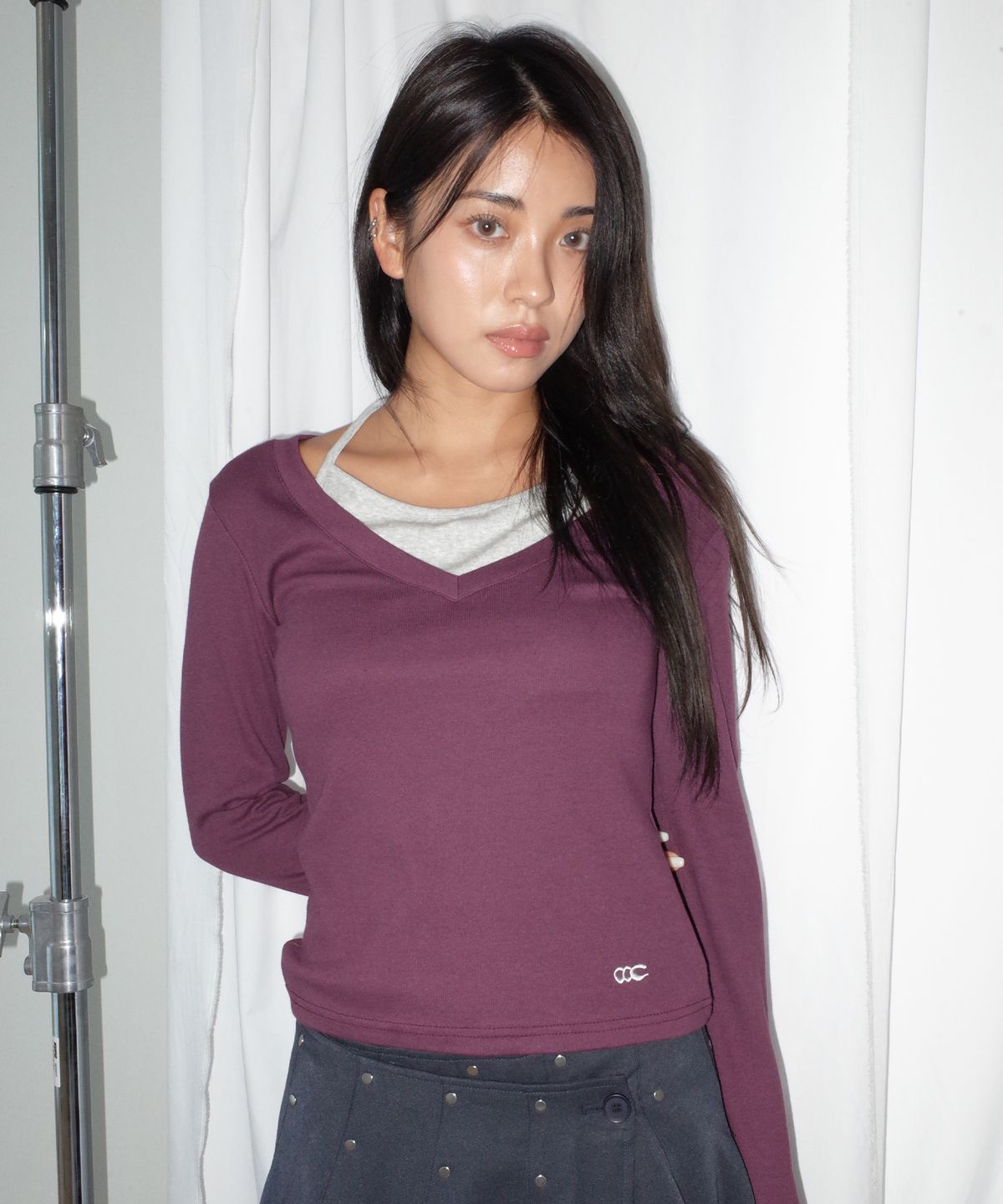 칙스(CHICKS) 홀터 레이어드 딥 브이넥 슬림 긴팔 티셔츠 플럼