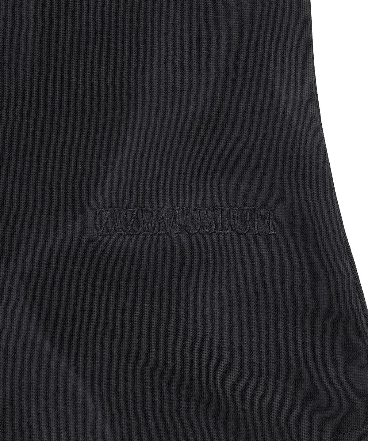 지제뮤지엄(ZIZEMUSEUM) V-NECK LONG SLEEVE TEE (BLACK)