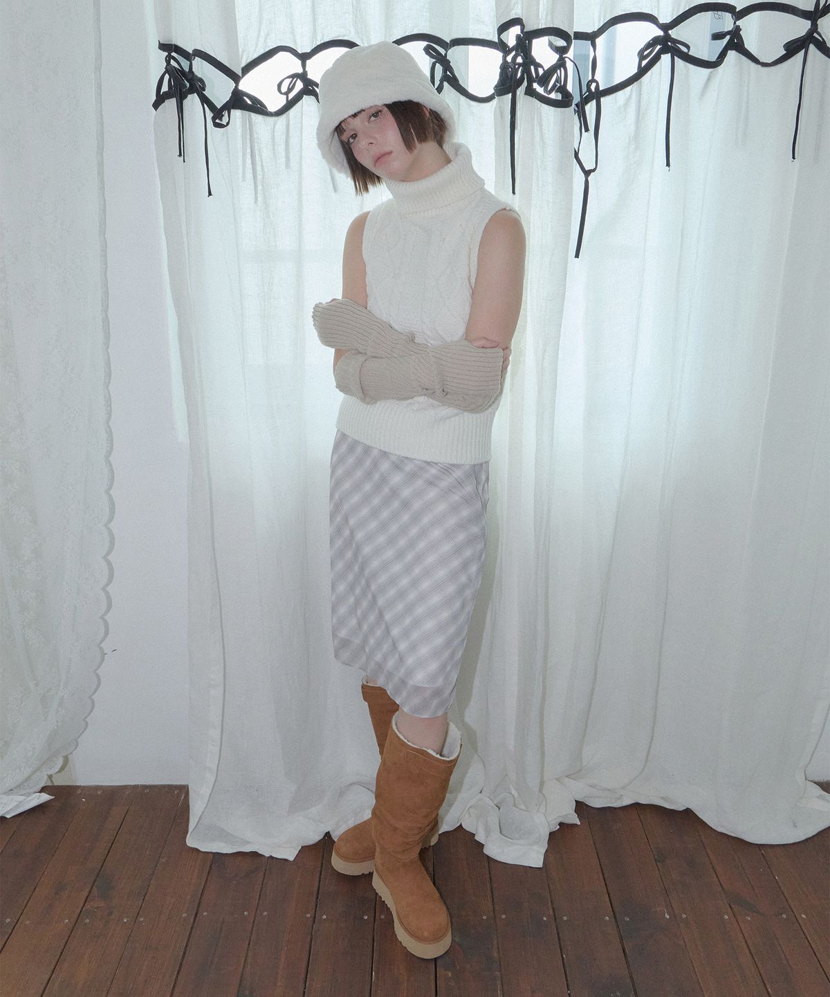 앤티어리(ANTIARY) Pug shearling boots 1color
