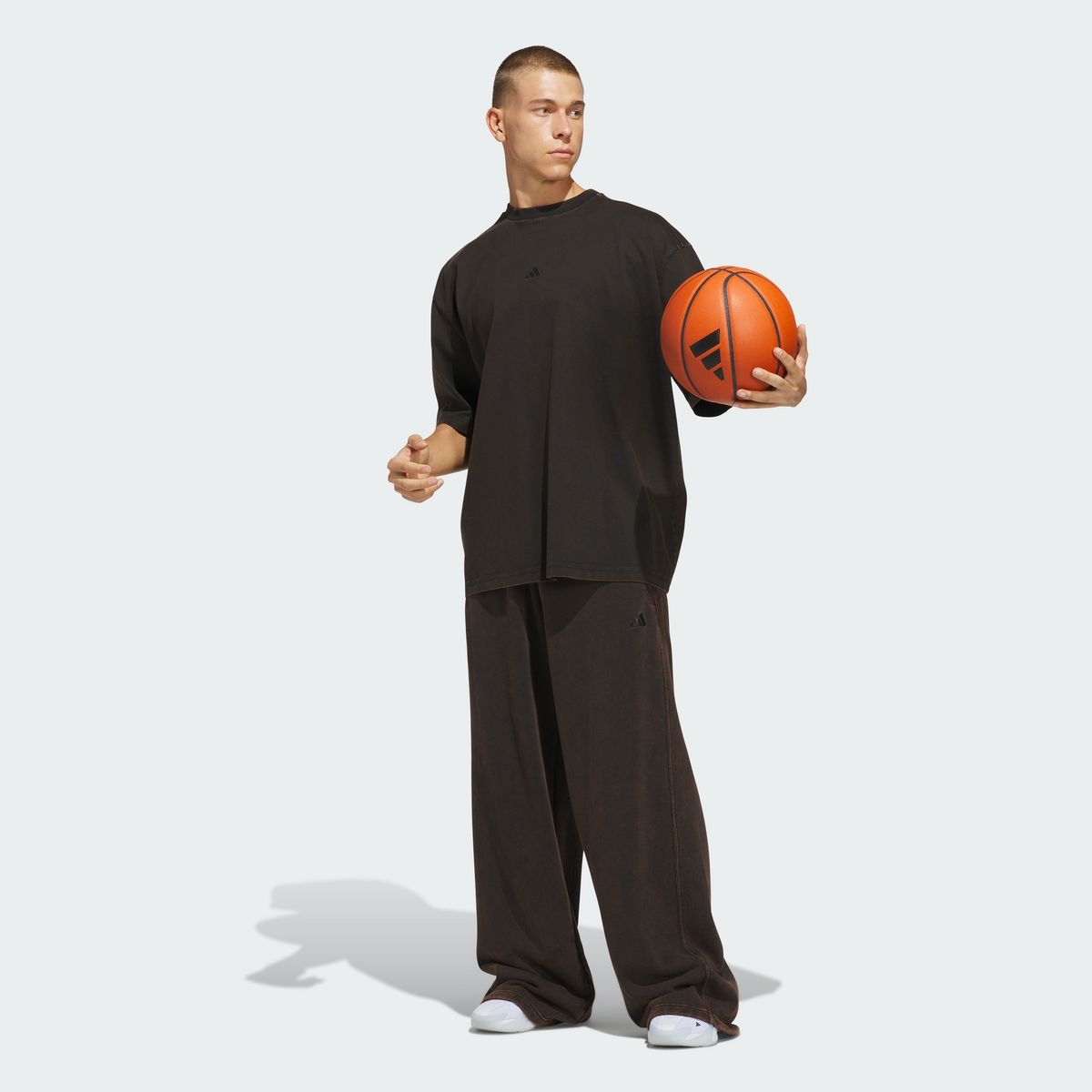 아디다스(ADIDAS) 바스켓볼 워시드 플리스 와이드 레그 팬츠 KW7349