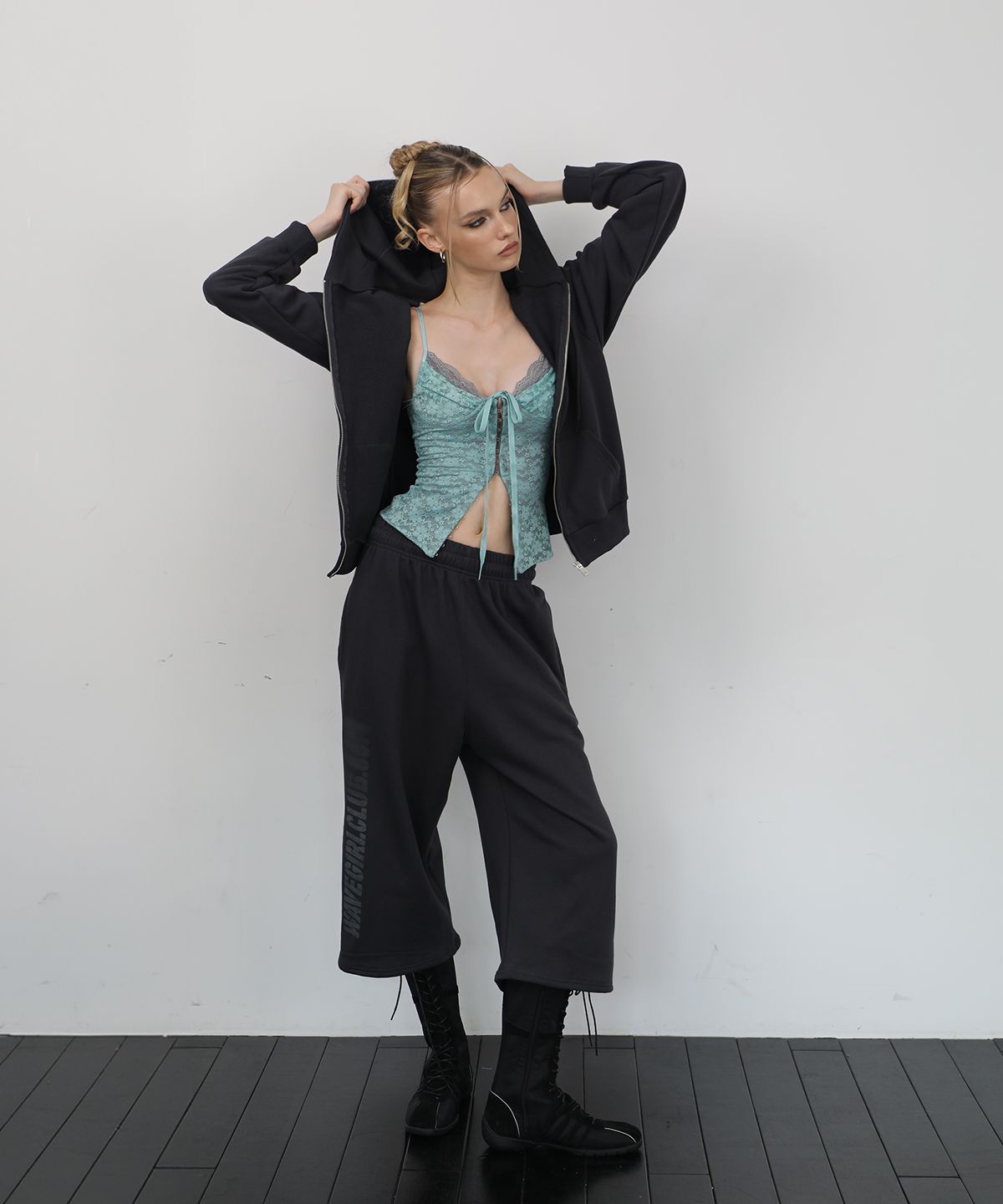 웨이브걸(WAVEGIRL) W Club Hoodie Zip Up (2color)
