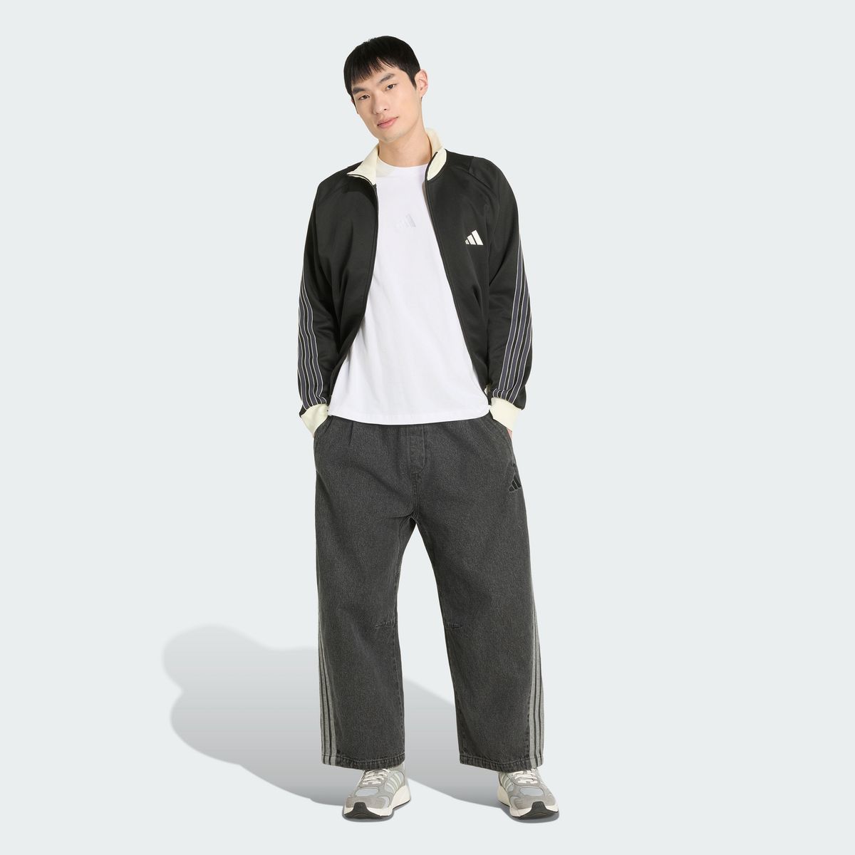 아디다스(ADIDAS) 스타디움 오버사이즈 핏 데님 풀 렝스 오픈 헴 트랙 팬츠 KV5882