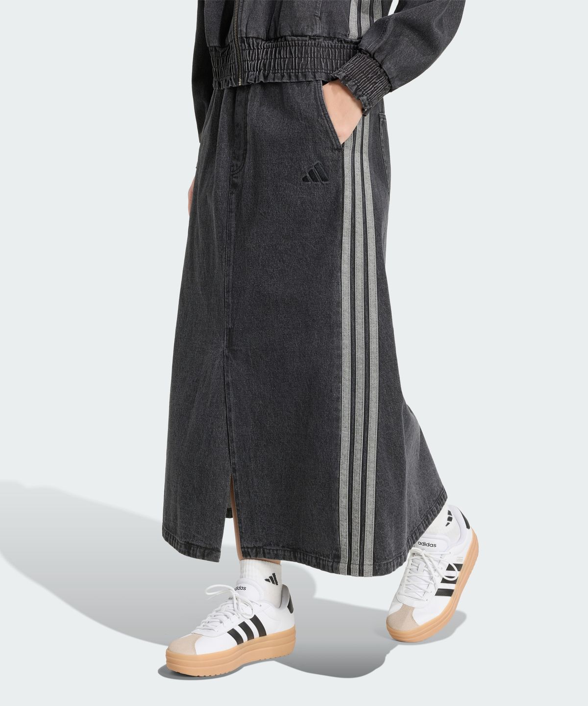 아디다스(ADIDAS) 스타디움 워시드 데님 루즈 핏 스커트 KV0623
