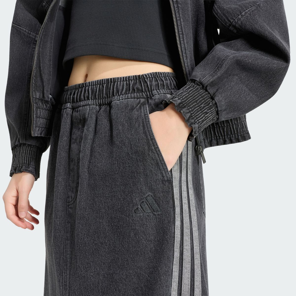 아디다스(ADIDAS) 스타디움 워시드 데님 루즈 핏 스커트 KV0623