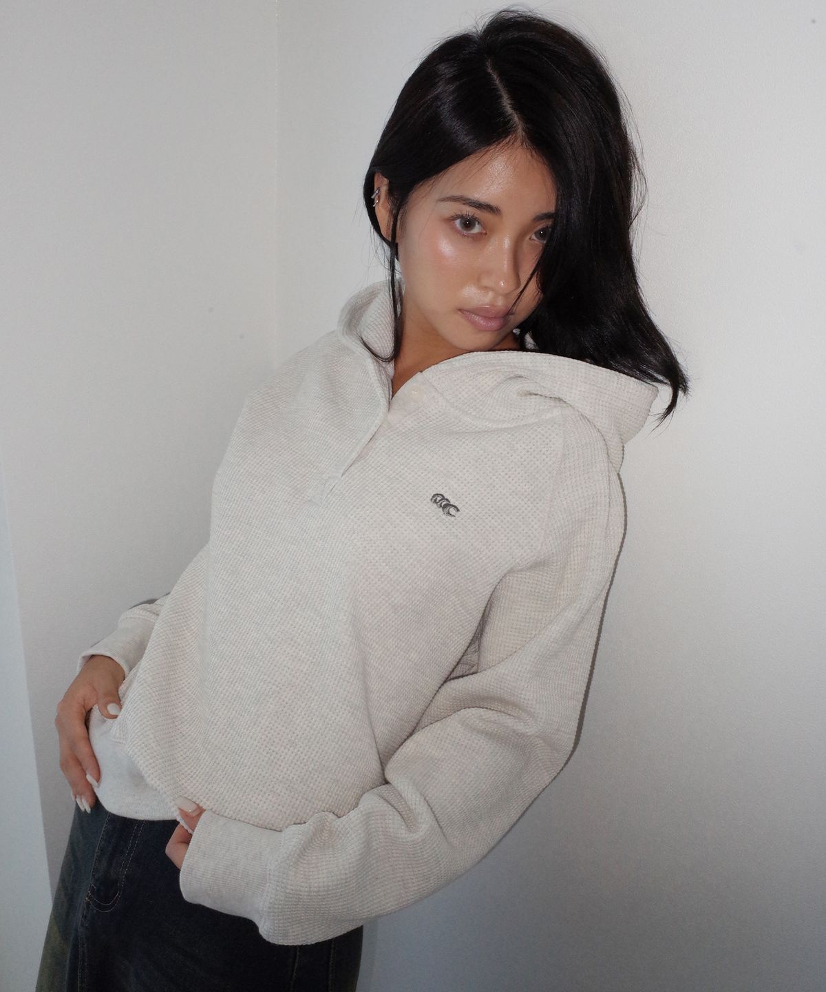 칙스(CHICKS) 와플 헨리넥 후드 티셔츠 오트밀