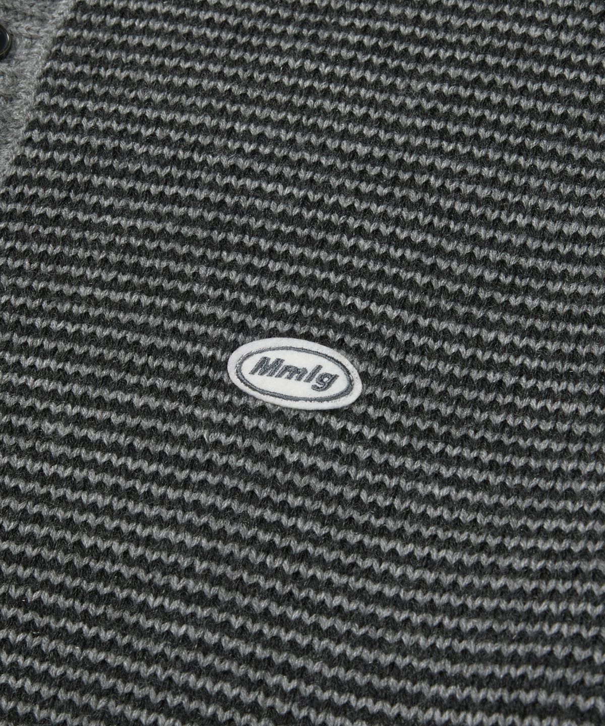 엠엠엘지(MMLG) BREEZY HENLEY NECK KNIT (CHARCOAL)