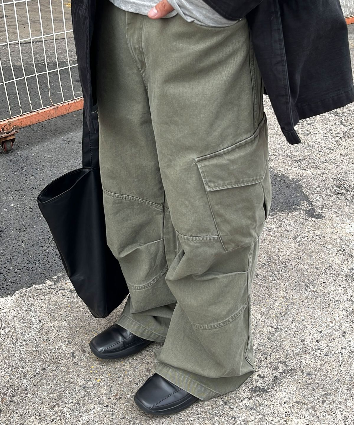 다이브인(DIVEIN) [DIVEIN X 무민서] WASHED VERN CARGO PANTS (KHAKI)