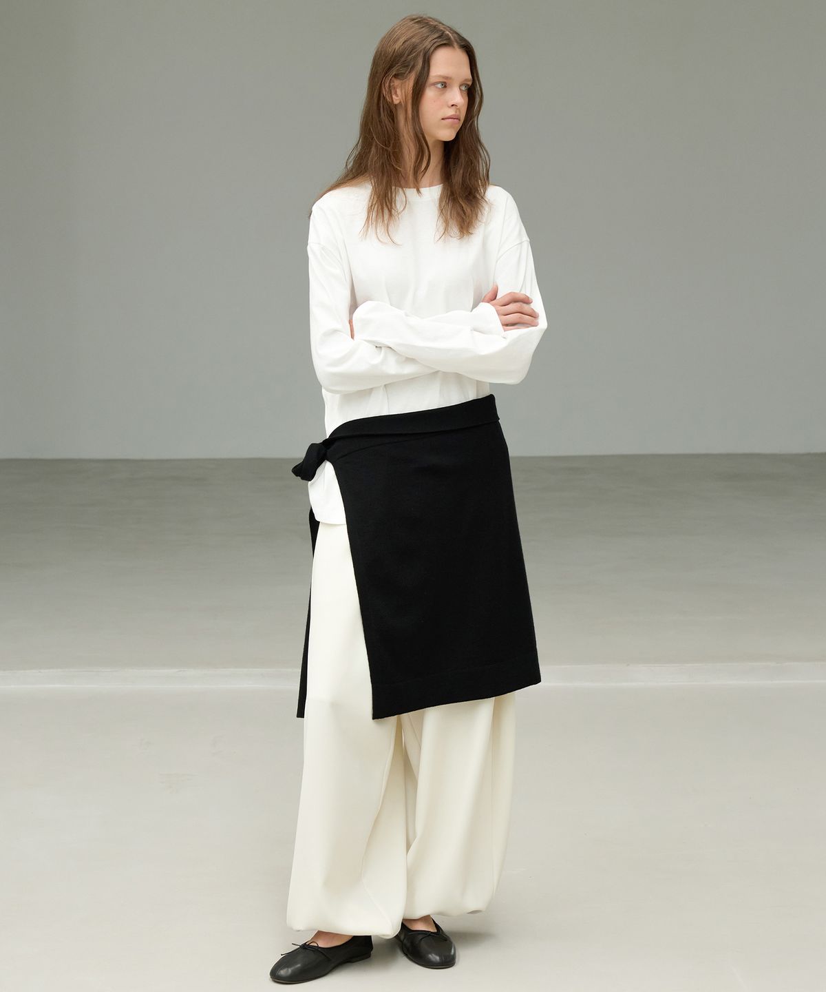 르바(LEVAR) Float Wool Layered Shawl - Black