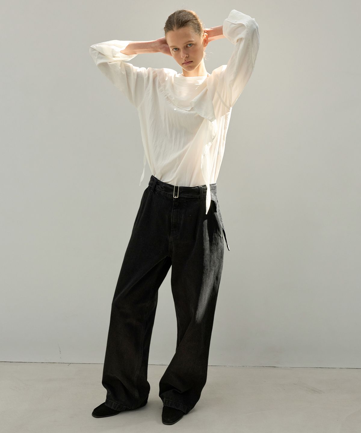 르바(LEVAR) Belted Wide Barrel Denim - Fade Black