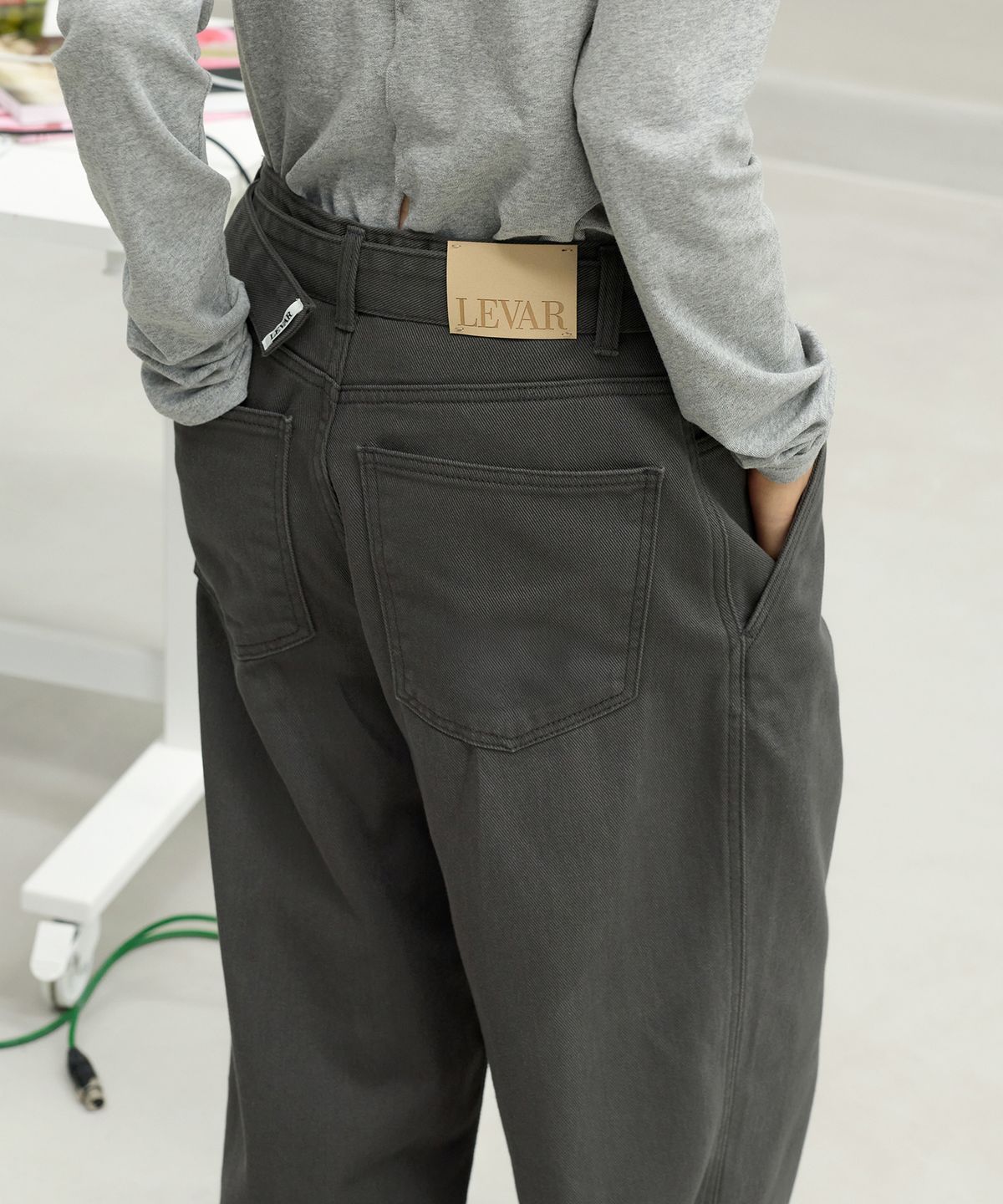 르바(LEVAR) Belted Wide Barrel Denim - Grayish Khaki