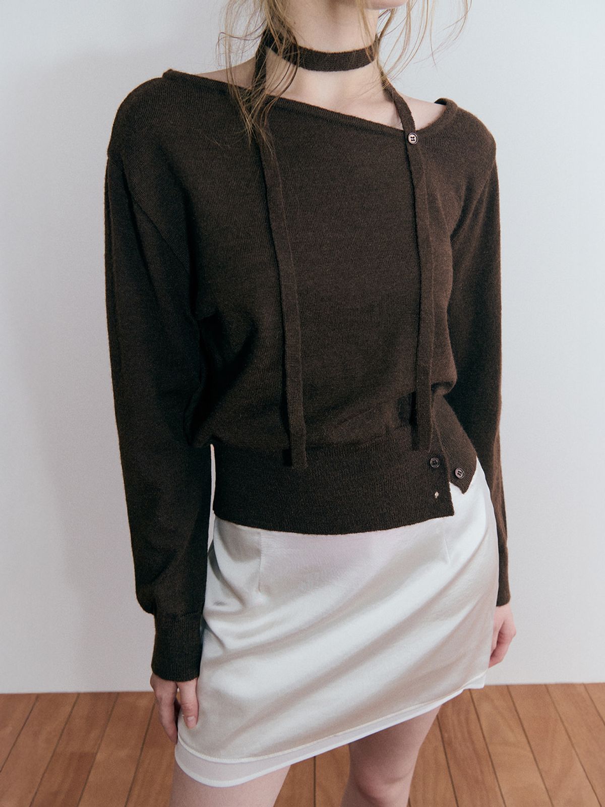 에트몽(ETMON) Oblique Strap Knit Pullover, Brown