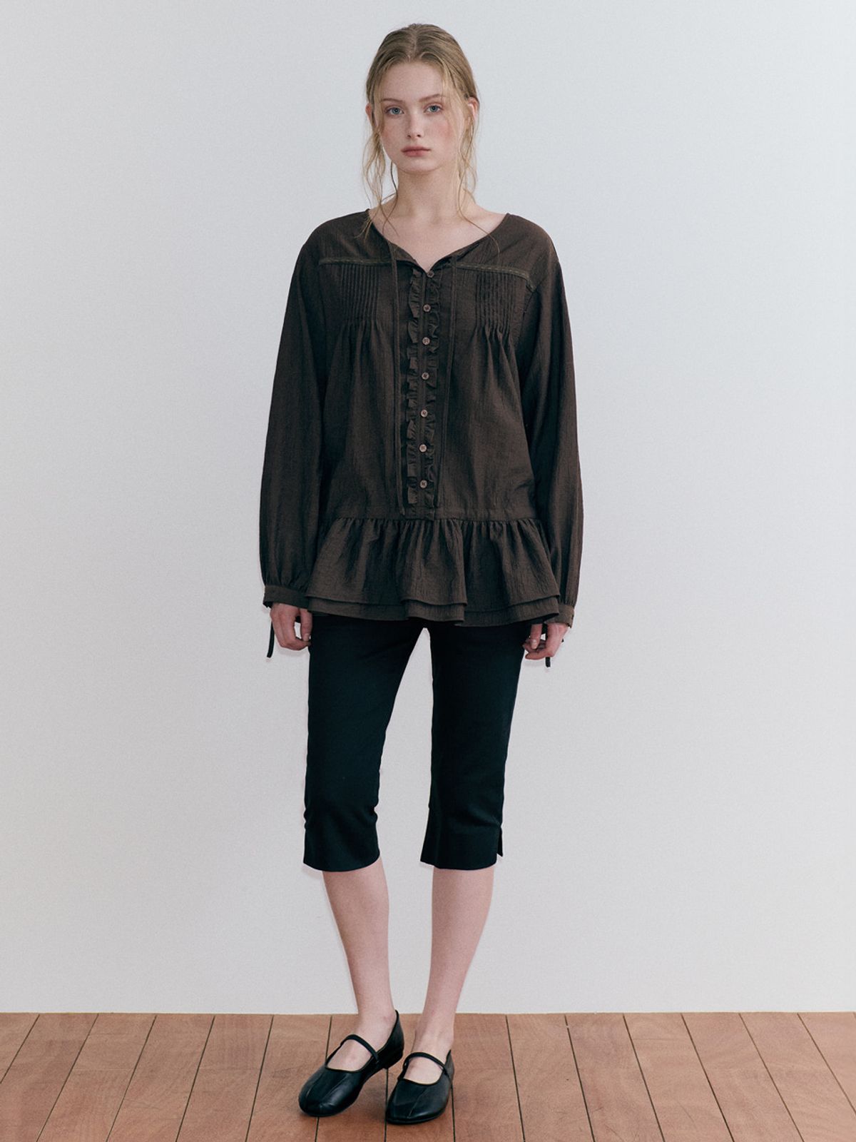 에트몽(ETMON) Pintuck String Frill Blouse, Brown