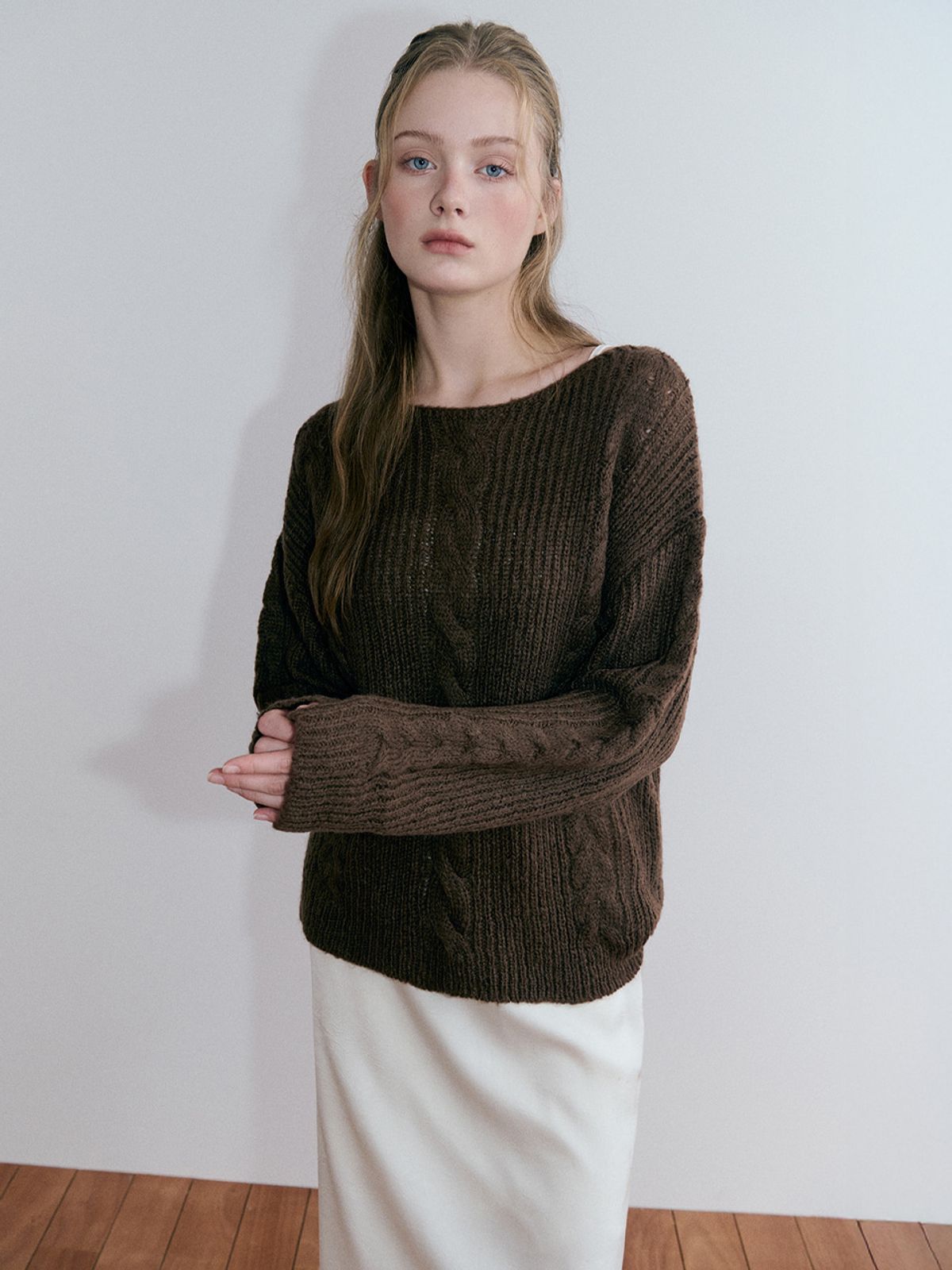 에트몽(ETMON) Boat-Neck Cable Knit Pullover, Brown