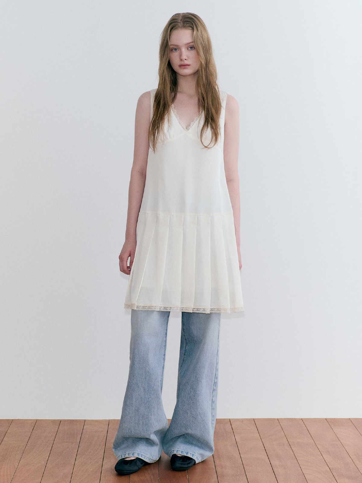 에트몽(ETMON) V-Neck Lace Pleated Dress, Cream