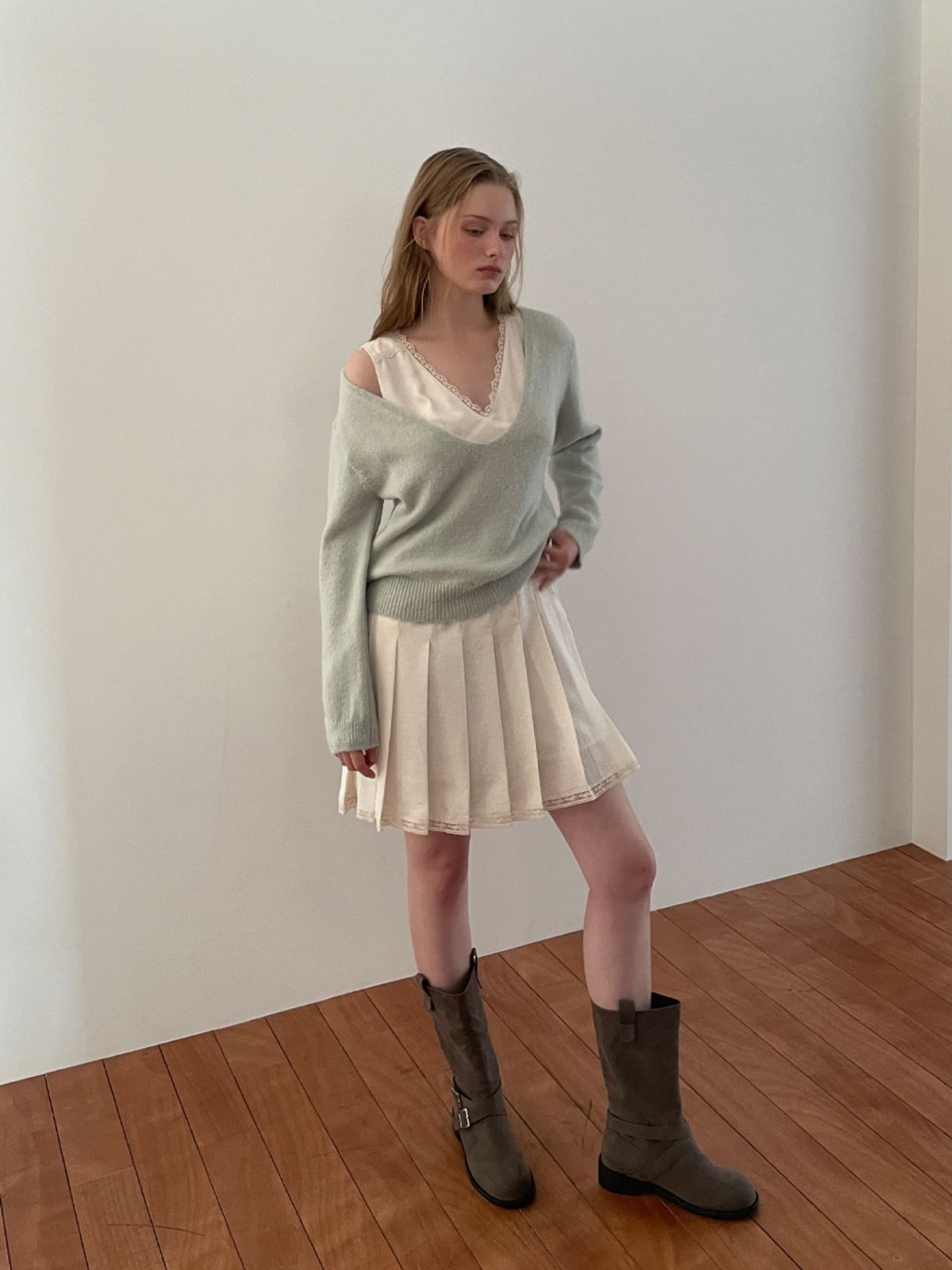 에트몽(ETMON) V-Neck Lace Pleated Dress, Cream
