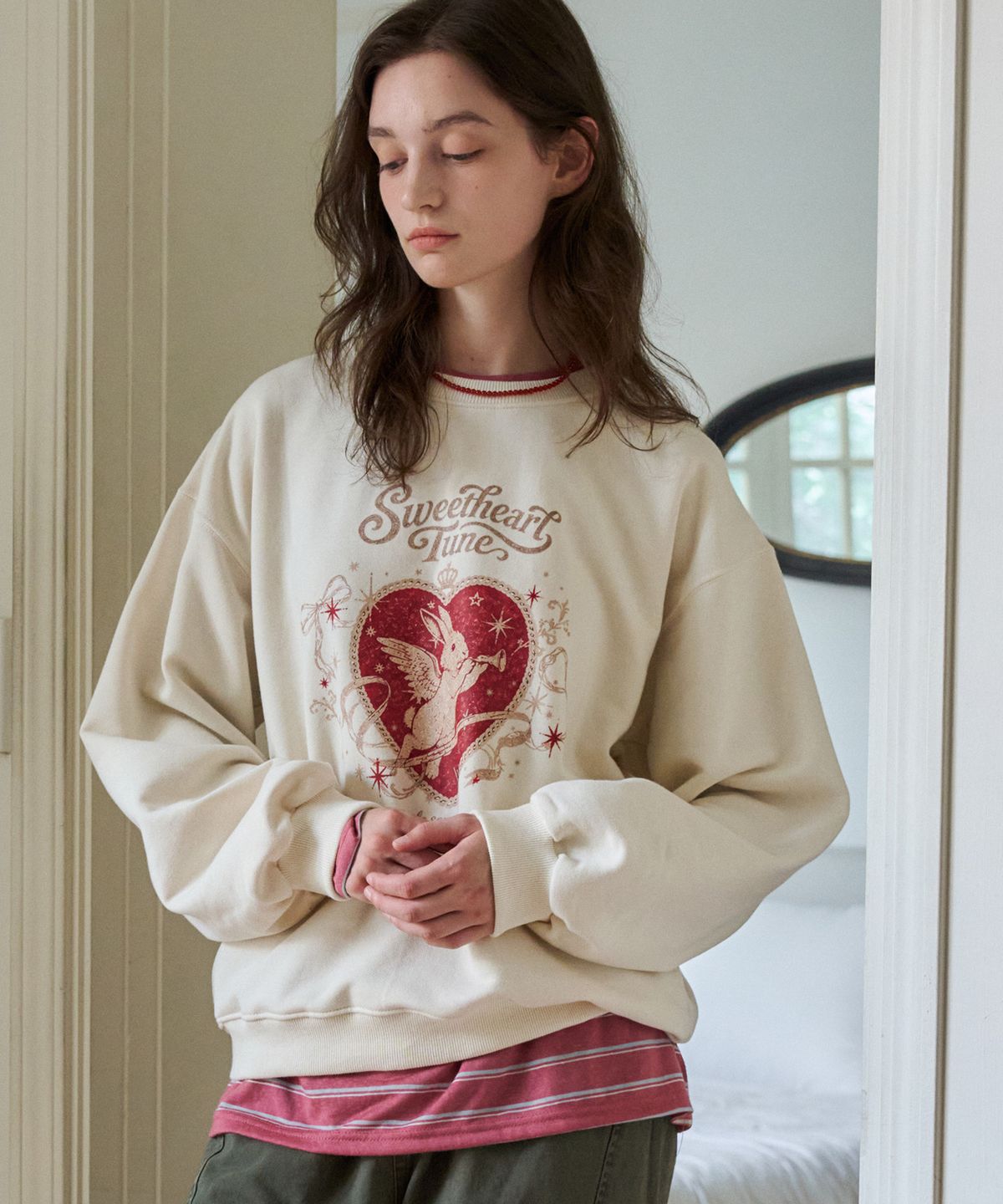 헤인트(HAINT) SWEET BUNNY OVERSIZED SWEATSHIRT 2COL_IVORY