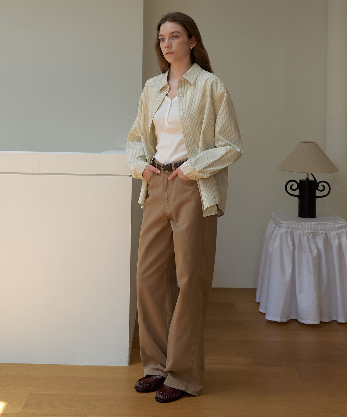 어몽(AMONG) A SEMI BARREL COTTON PANTS_BEIGE