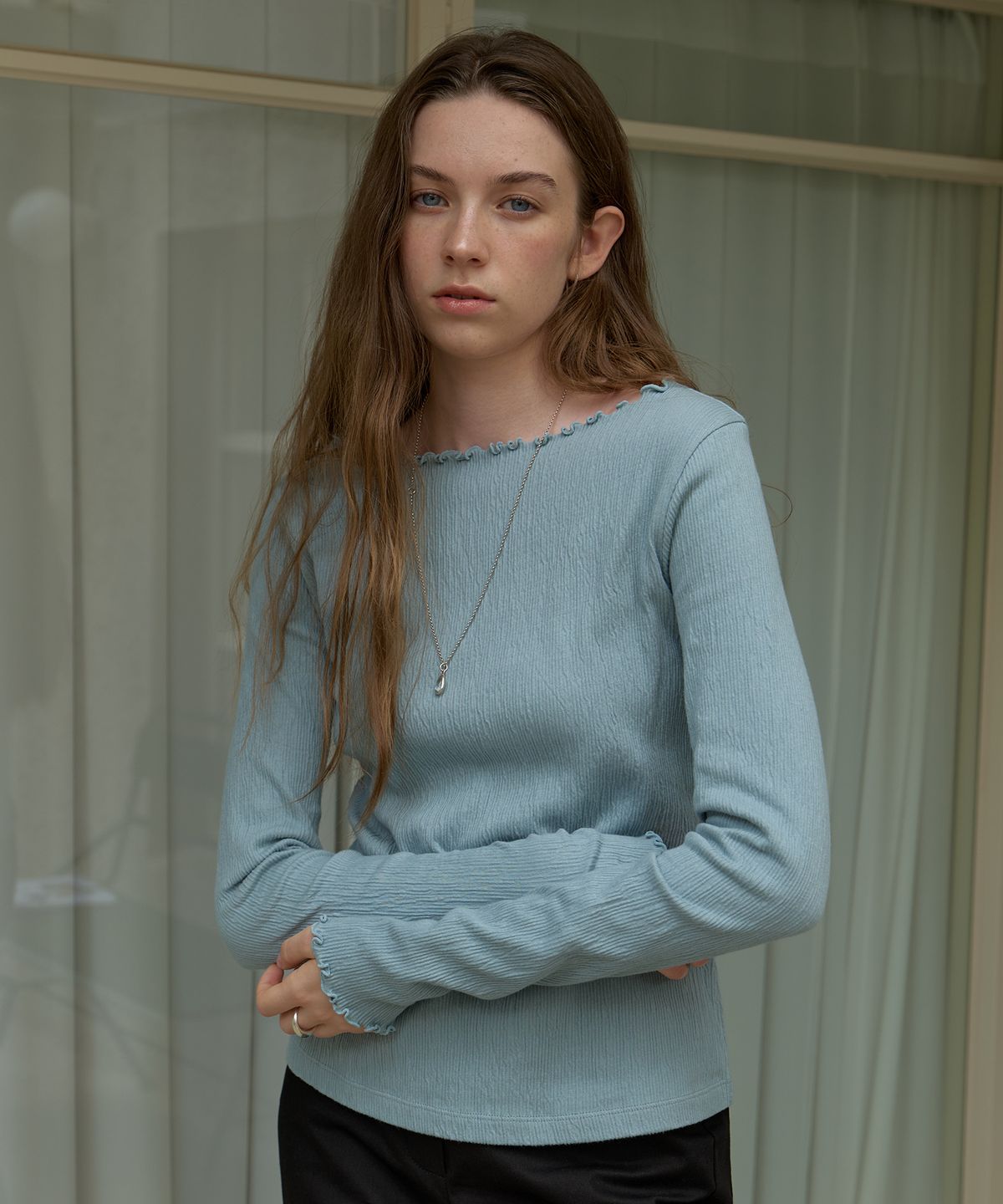 어몽(AMONG) A WRINKLE TEXTURE T-SHIRT_LIGHT BLUE