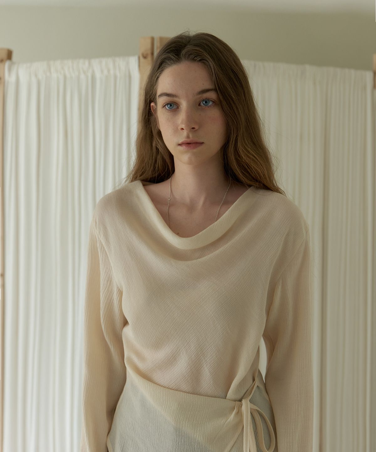 어몽(AMONG) A WRINKLE WRAP BLOUSE_CREAM