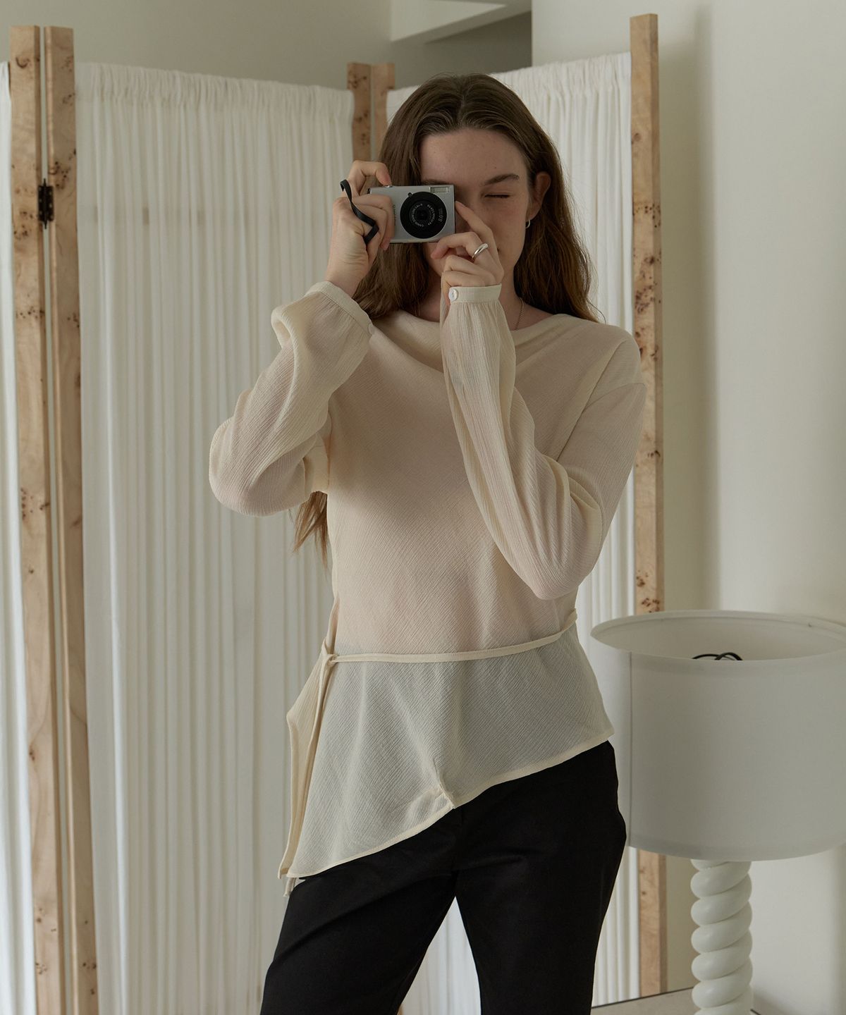 어몽(AMONG) A WRINKLE WRAP BLOUSE_CREAM