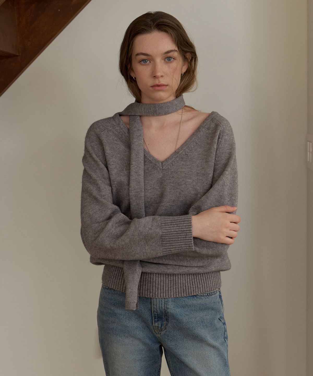 어몽(AMONG) A V-NECK OVERSIZED MUFFLER KNIT SET_GREY