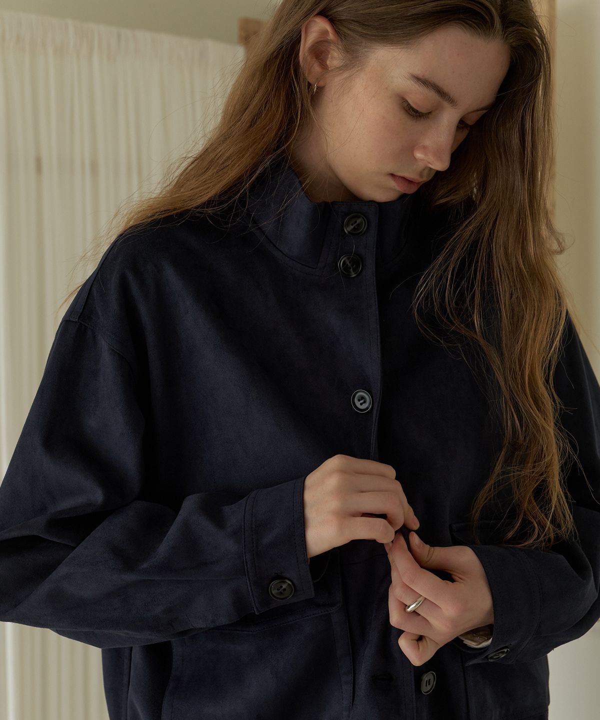 어몽(AMONG) A SUEDE BOMBER JUMPER_NAVY