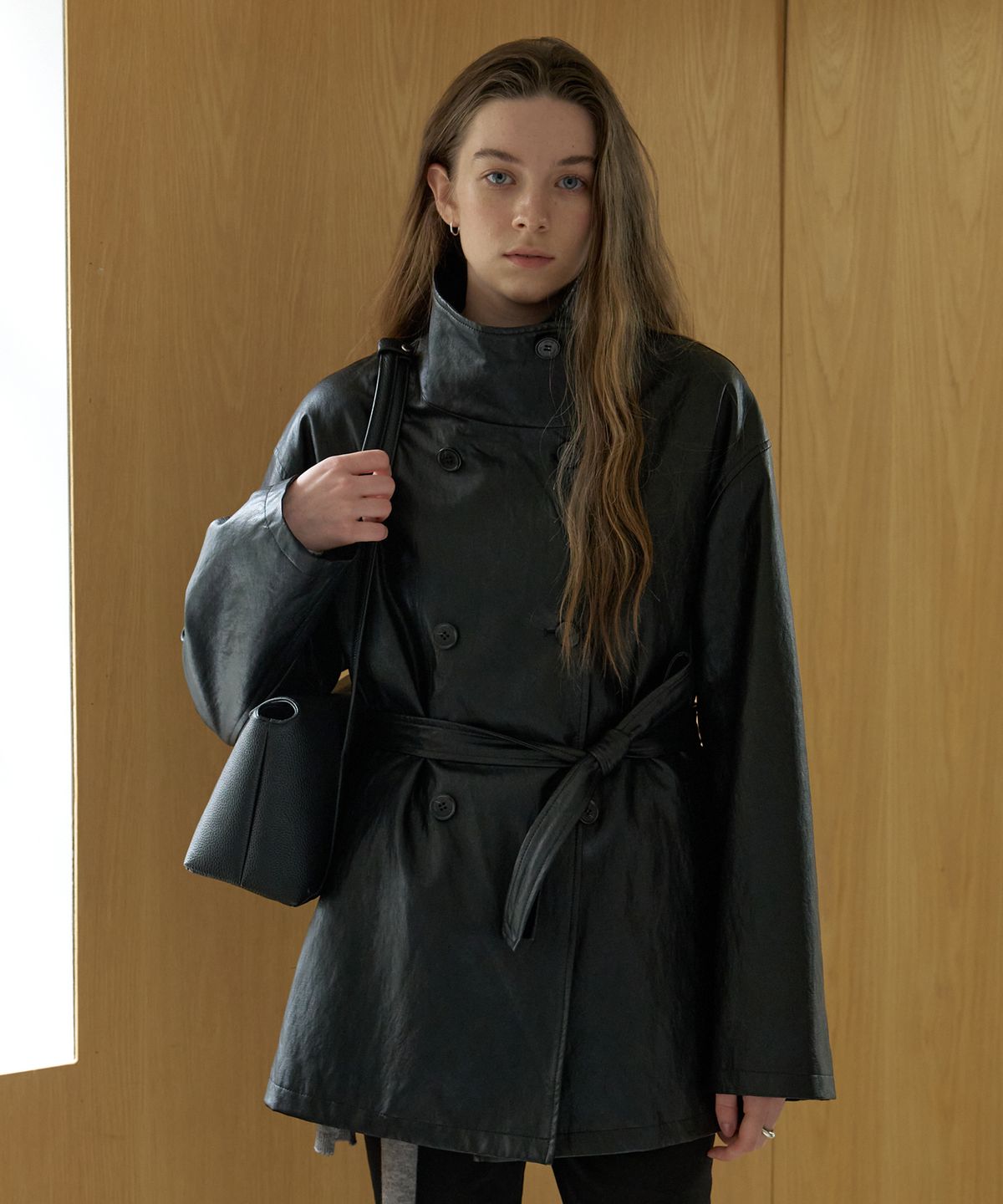 어몽(AMONG) A HIGH NECK FAUX LEATHER COAT_BLACK