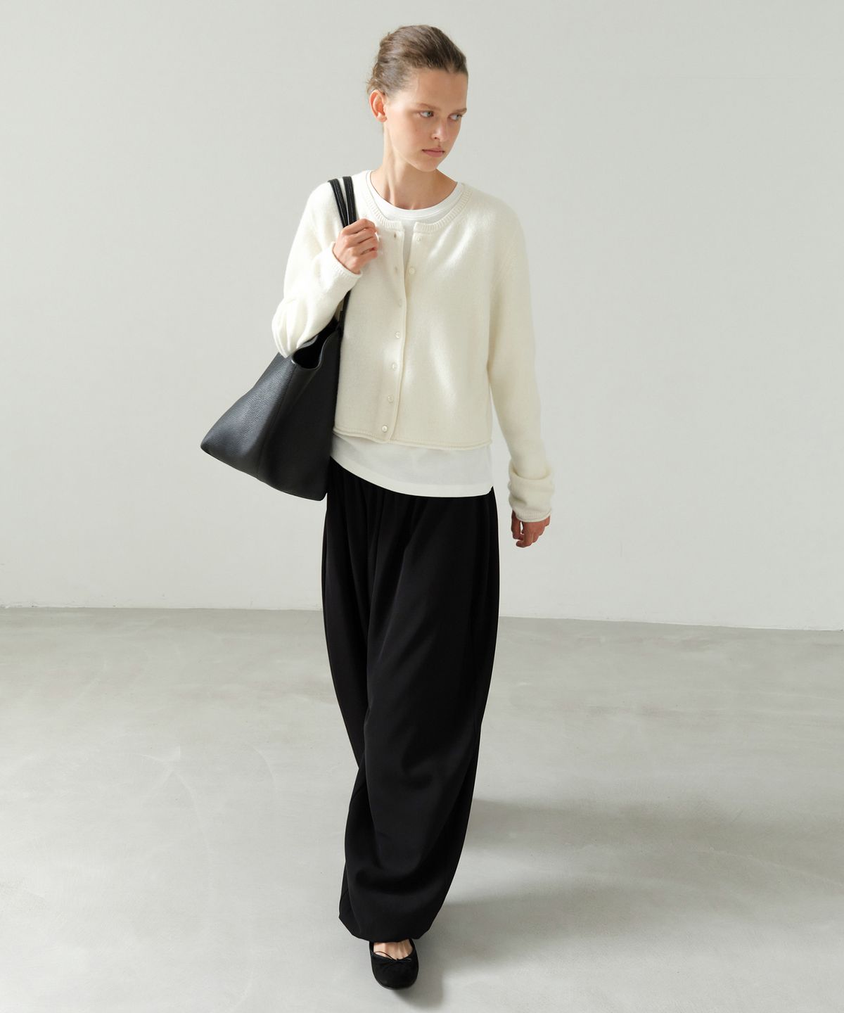 르바(LEVAR) Relaxed Drape Pants - Black