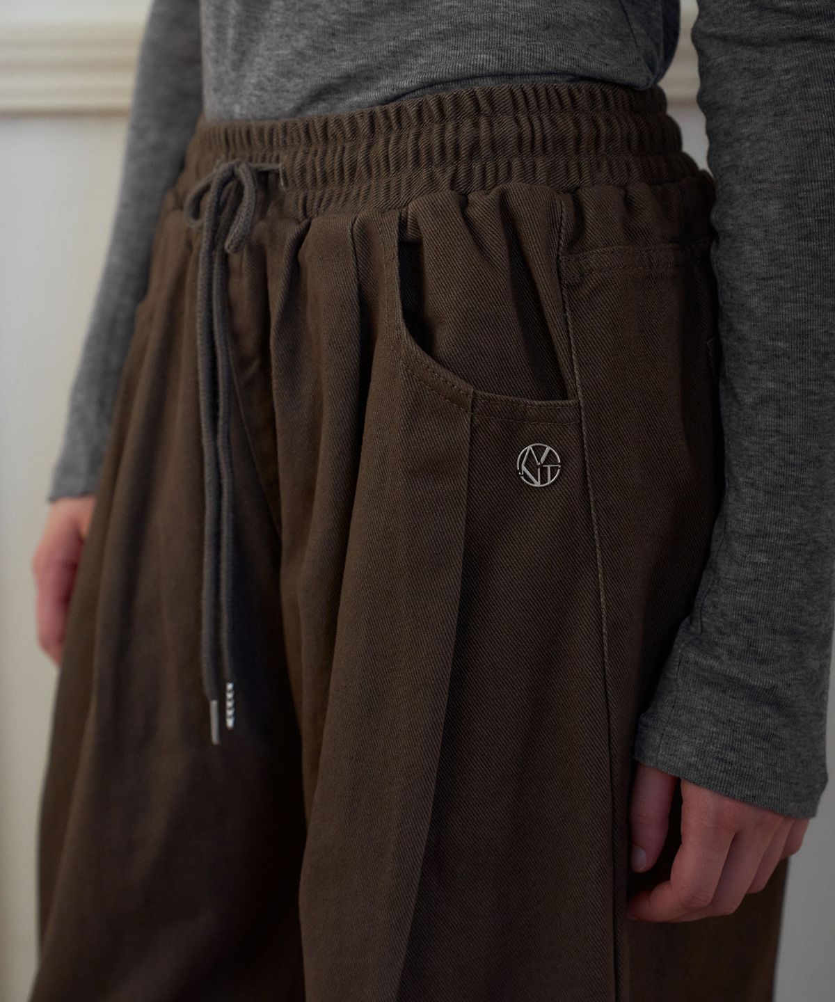 헤인트(HAINT) EVOA EASY DRAWSTRING COTTON PANTS 2COL_BROWN